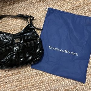 Dooney & Bourke medium sized shoulder bag. Black.